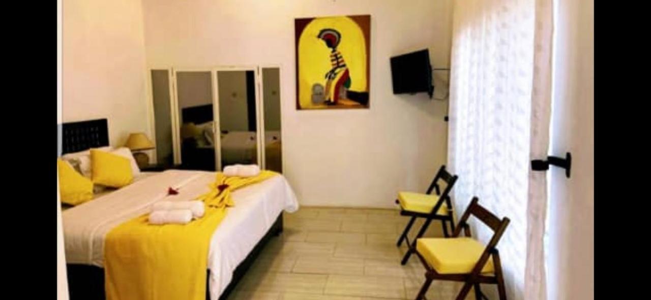 Hibiscus House Gambia Hotell Brufut Exteriör bild