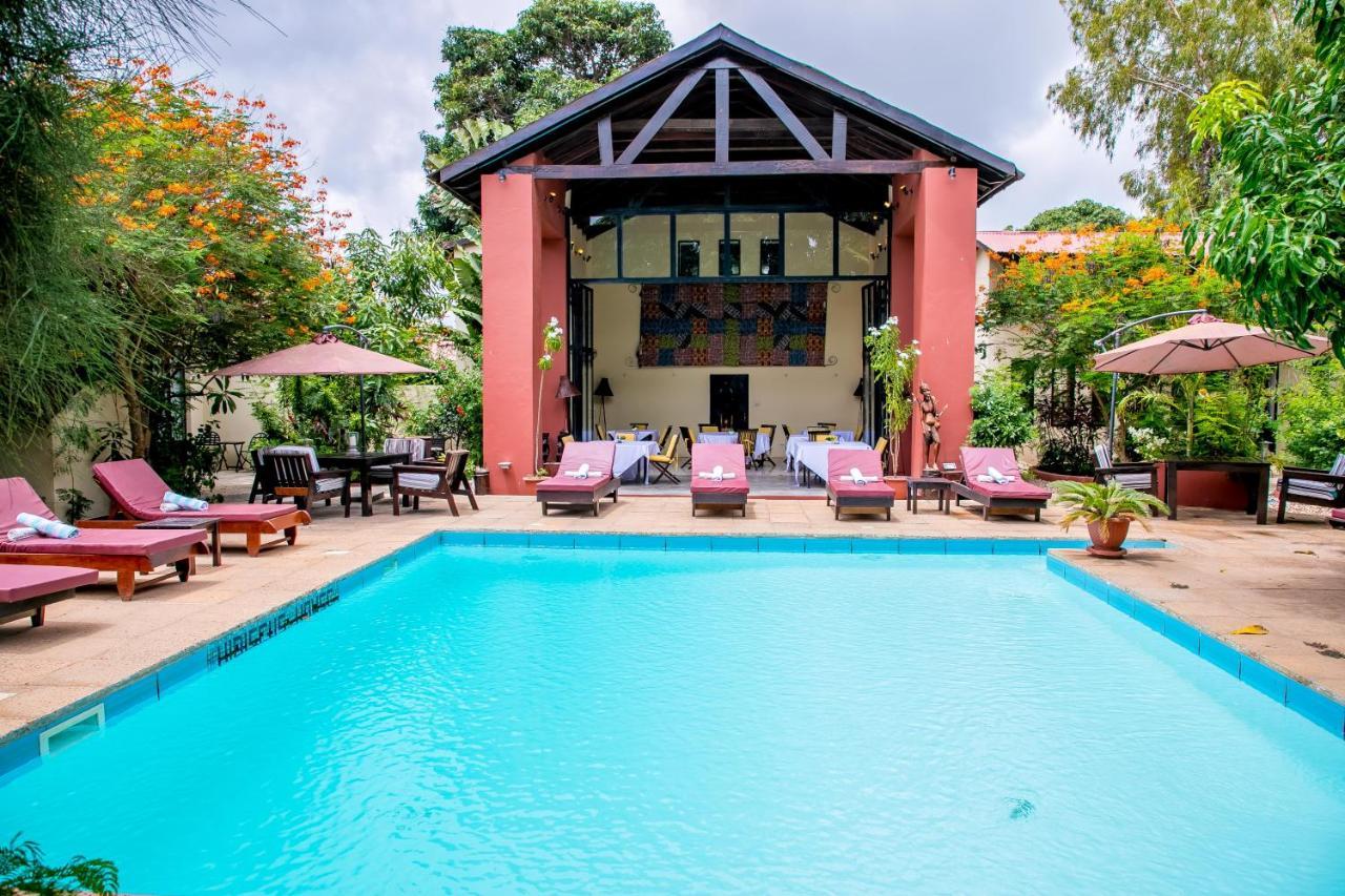Hibiscus House Gambia Hotell Brufut Exteriör bild