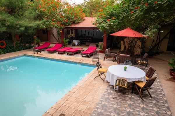 Hibiscus House Gambia Hotell Brufut Exteriör bild