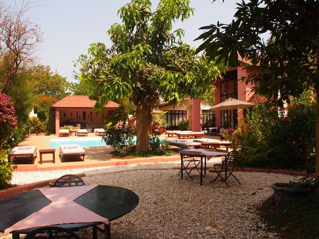 Hibiscus House Gambia Hotell Brufut Exteriör bild