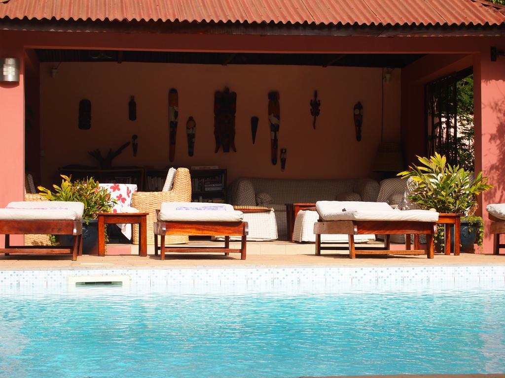 Hibiscus House Gambia Hotell Brufut Exteriör bild
