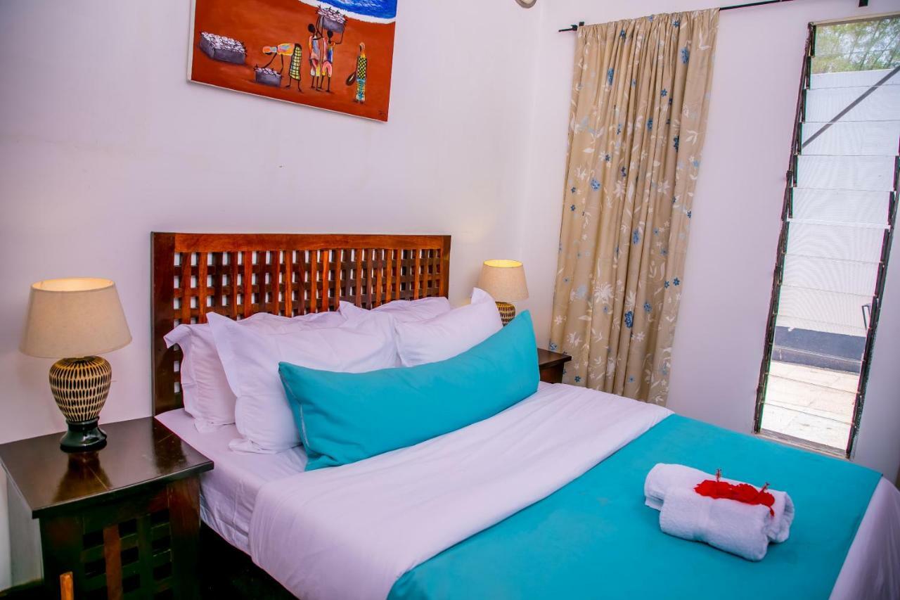 Hibiscus House Gambia Hotell Brufut Exteriör bild