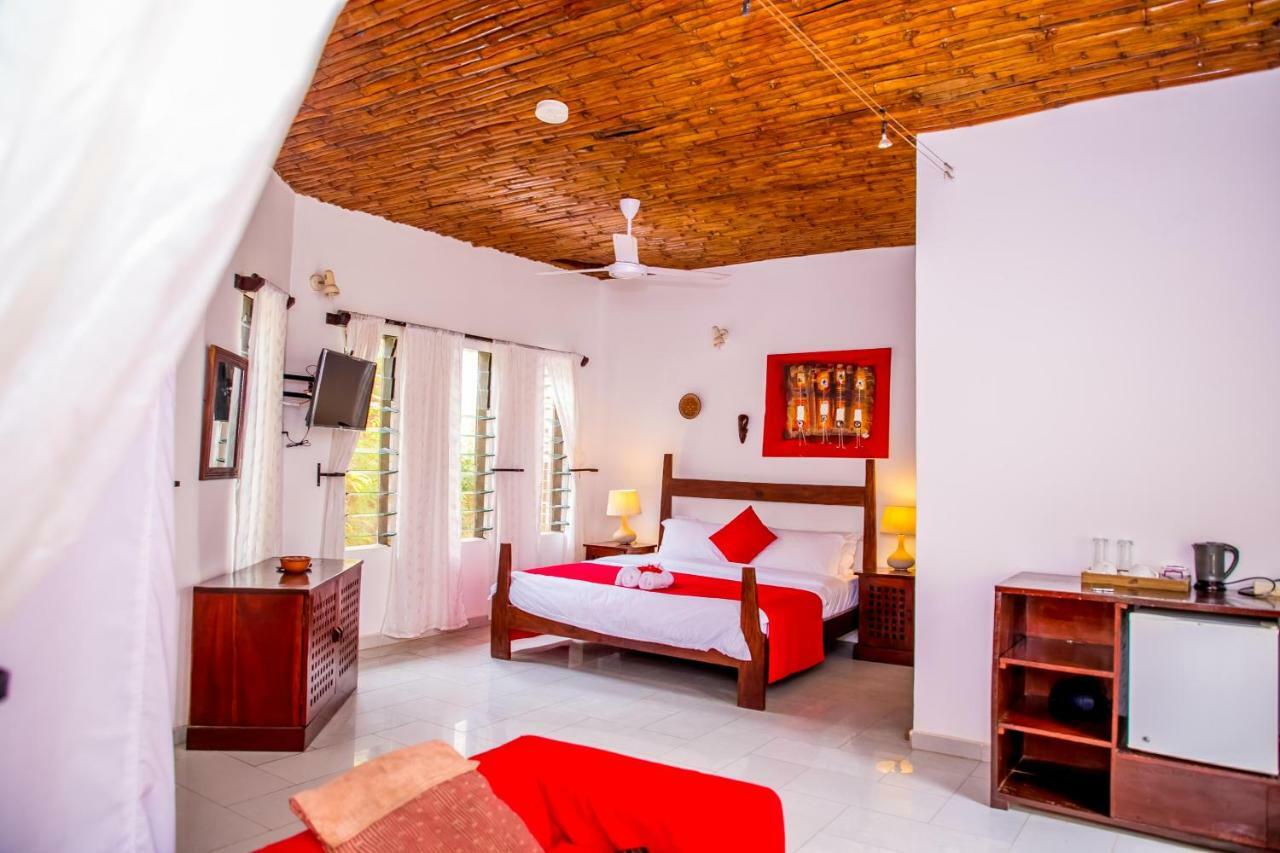 Hibiscus House Gambia Hotell Brufut Exteriör bild