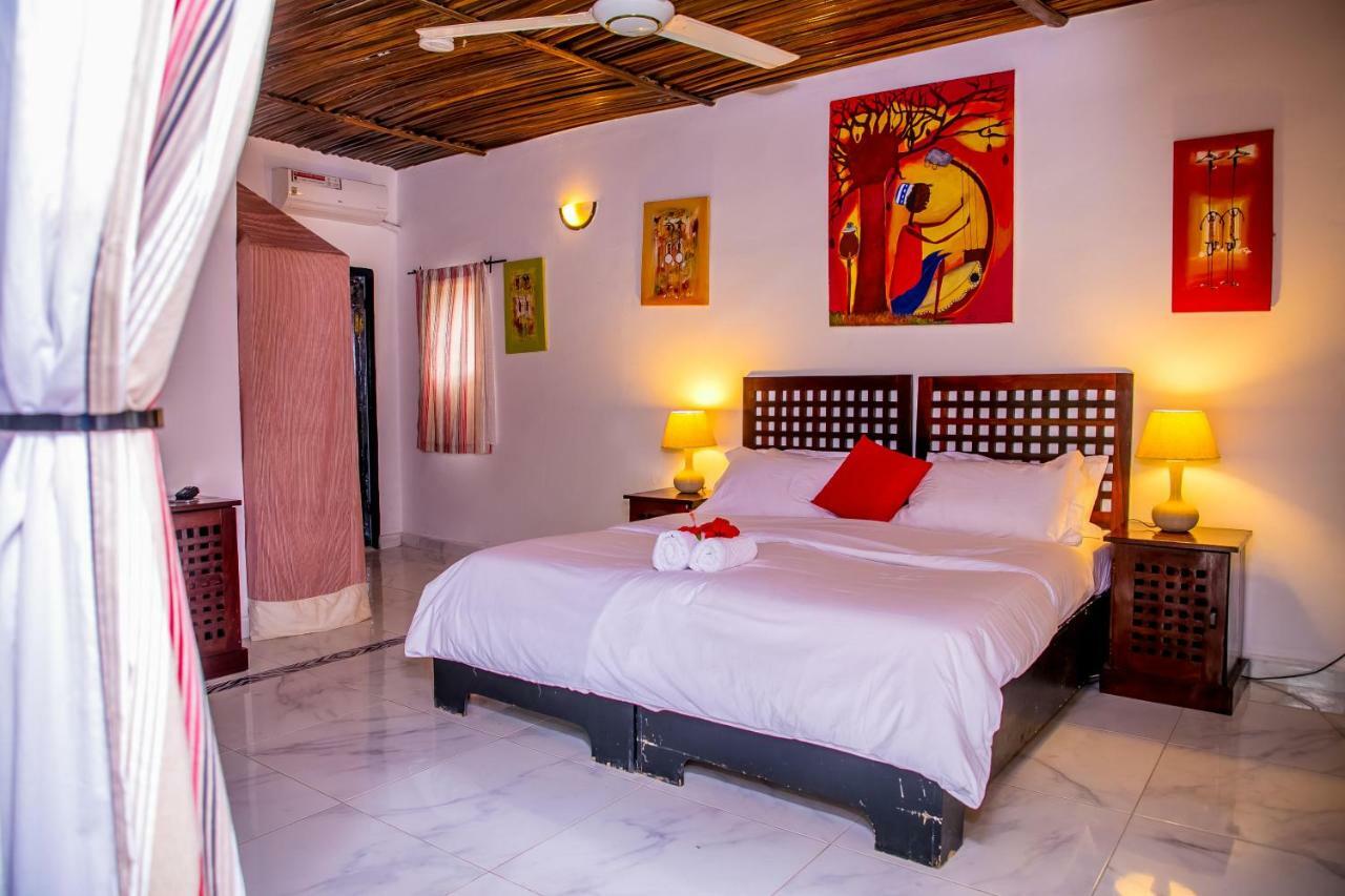 Hibiscus House Gambia Hotell Brufut Exteriör bild